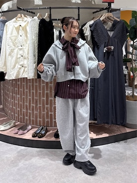 「LOWRYS FARM（ローリーズファーム）のカットイージーコクーンパンツ　292362（スウェットパンツ、グレー系）」を使った、hinaさん（レディース・156cm）の秋コーディネート
