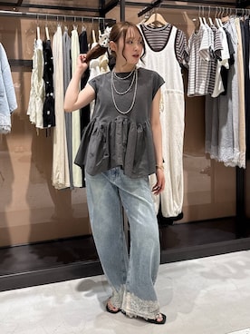 「LOWRYS FARM（ローリーズファーム）のドッキングペプラムノースリーブ　1032148（Tシャツ/カットソー、グレー系）」を使った、hinaさん（レディース・156cm）の夏コーディネート