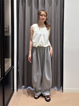 「LOWRYS FARM（ローリーズファーム）の【接触冷感・UVカット】カットイージードロストパンツ 1044353（スウェットパンツ、グレー系）」を使った、hinaさん（レディース・156cm）の夏コーディネート