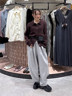 「LOWRYS FARM（ローリーズファーム）のカットイージーコクーンパンツ　292362（スウェットパンツ、グレー系）」を使った、hinaさん（レディース・156cm）の秋コーディネート