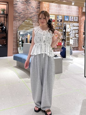 「LOWRYS FARM（ローリーズファーム）のカットイージーコクーンパンツ　292362（スウェットパンツ、グレー系）」を使った、hinaさん（レディース・156cm）の夏コーディネート
