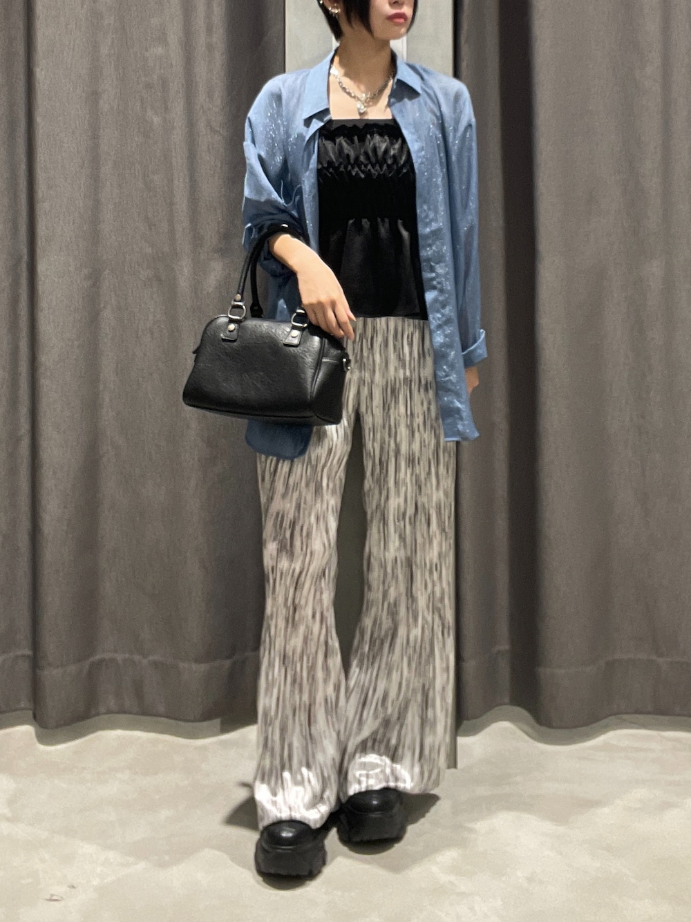 「PAGEBOYのソフトラメシアールーズシャツ（シャツ/ブラウス、ブルー系）」を使った、Ruuさん（骨格ナチュラル・レディース・158cm）の夏コーディネートの1枚目の写真