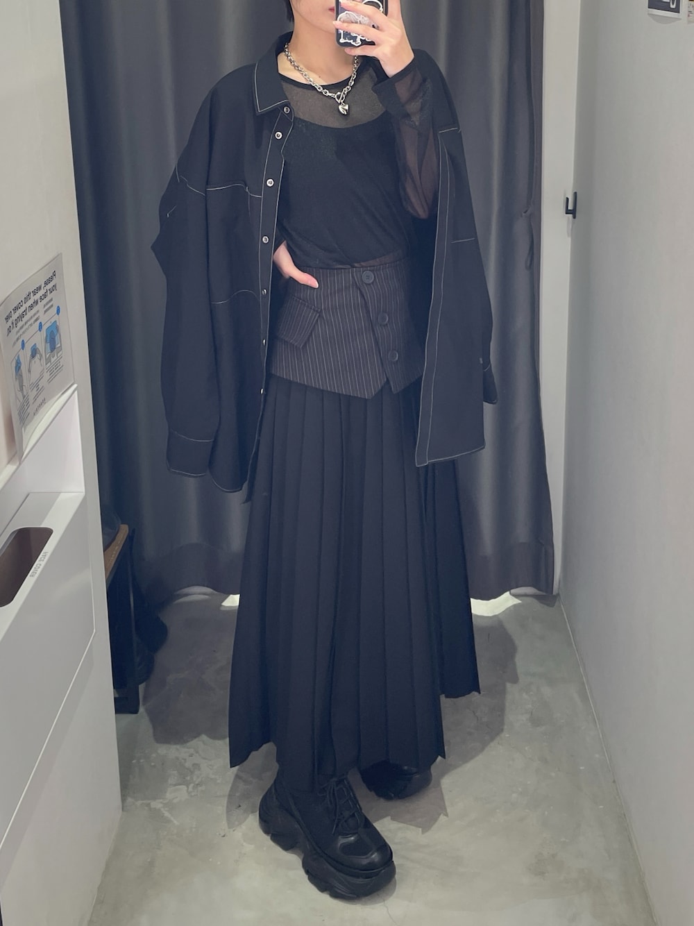 「PAGEBOYの【前後着用可能】シアーカット2WAYロングスリーブ（Tシャツ/カットソー、ブラック系）」を使った、Ruuさん（骨格ナチュラル・レディース・158cm）の春コーディネートの1枚目の写真