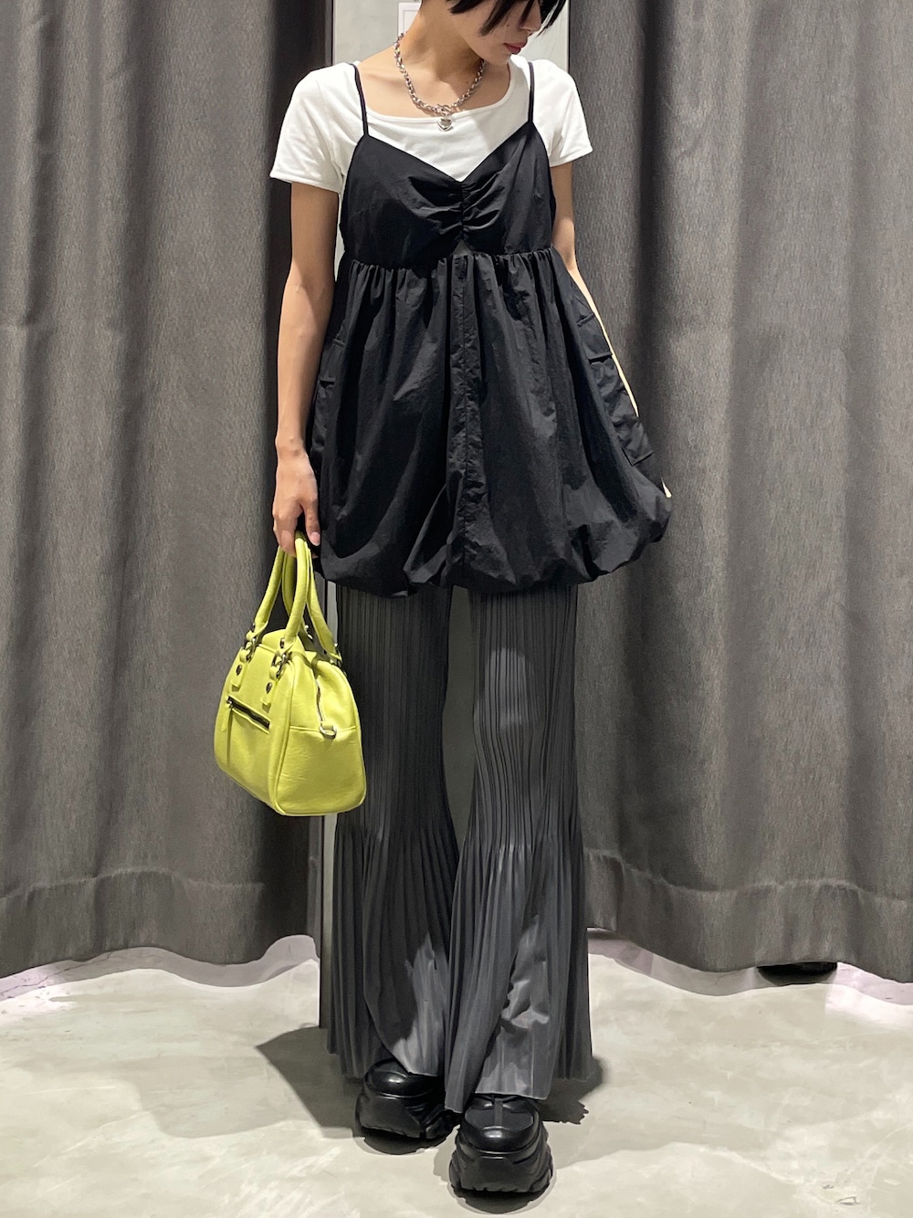 「PAGEBOYのアソートプリーツパンツ（その他パンツ、グレー系）」を使った、Ruuさん（骨格ナチュラル・レディース・158cm）の夏コーディネートの1枚目の写真