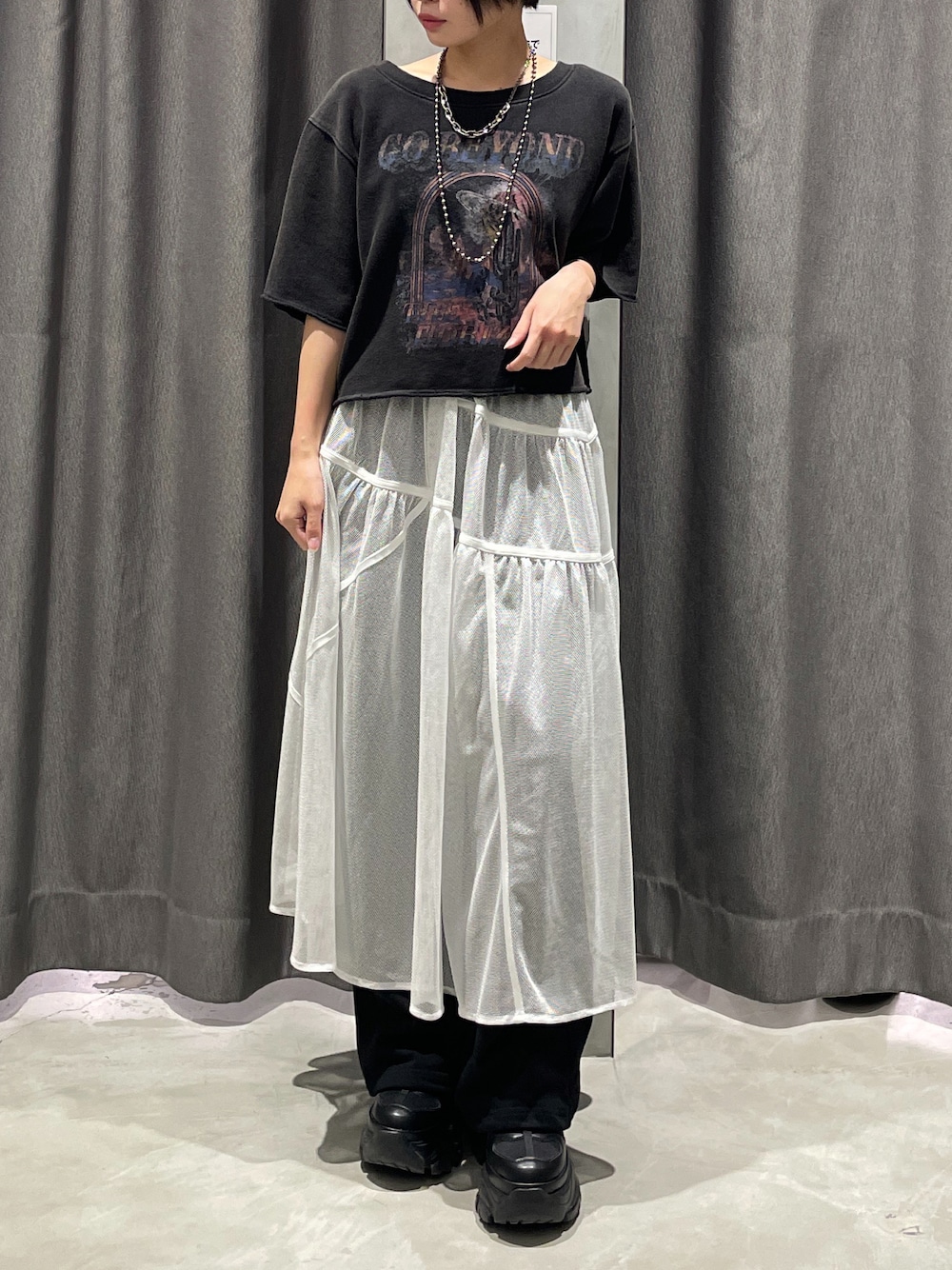 「PAGEBOYのルーズネックミニウラケロックTシャツ（Tシャツ/カットソー、グレー系）」を使った、Ruuさん（骨格ナチュラル・レディース・158cm）の夏コーディネートの1枚目の写真