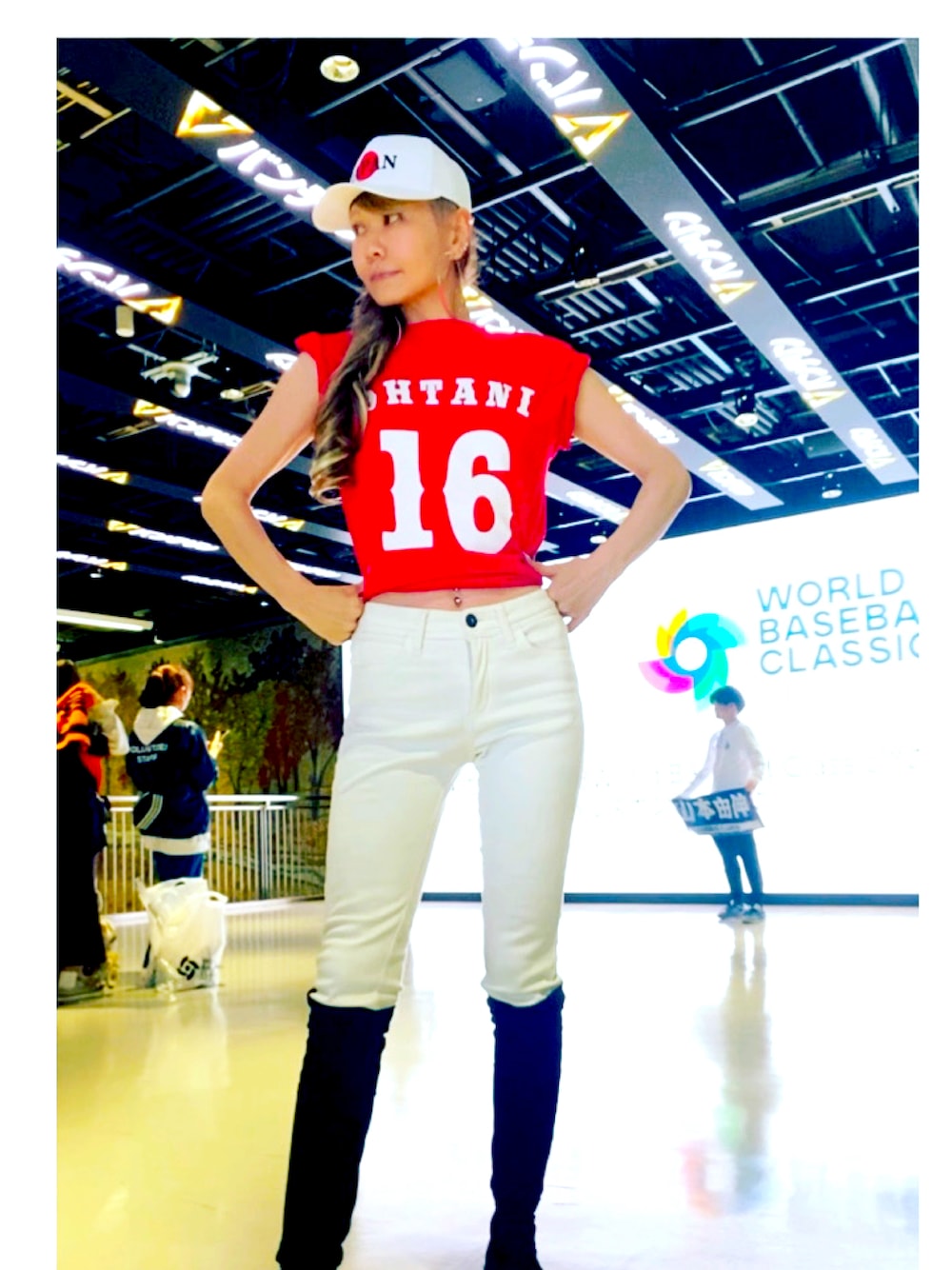 「WBC、日本vsオーストラリア戦、日の丸コーデ」｜「HK WORKS LONDONのアイテム（デニムパンツ、ホワイト系）」を使った、naoさん（レディース・170cm）の春コーディネートの1枚目の写真