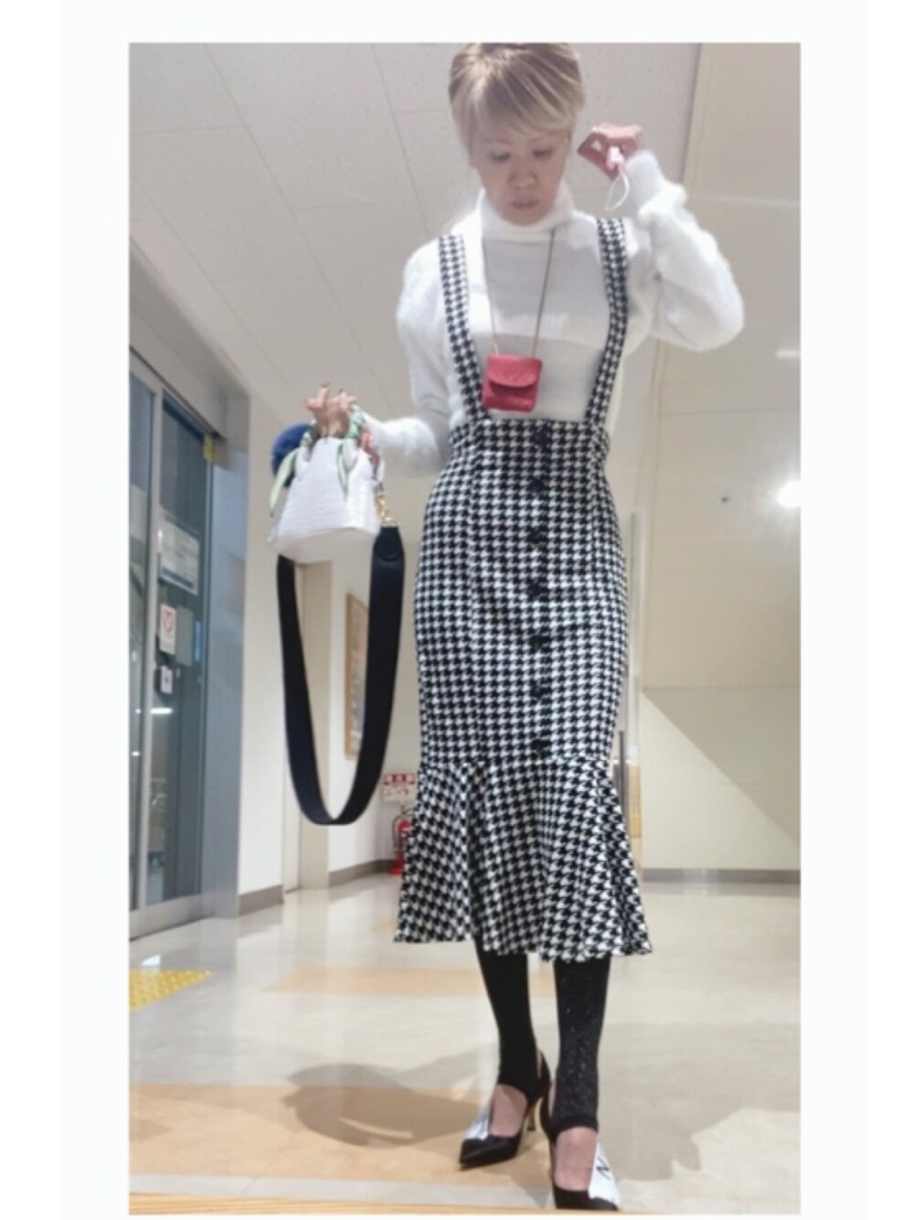 「カジュアルコーデ、オトナ女子、エレガント、もふもふアンサンブル」｜「N°21のアイテム（パンプス、ホワイト系）」を使った、naoさん（レディース・170cm）の秋コーディネートの1枚目の写真