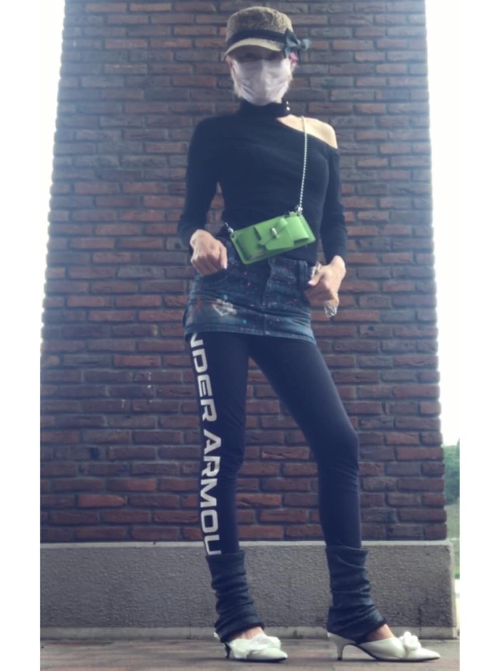 「オトナカジュアル、黒コーデ」｜「UNDER ARMOURのアイテム（レギンス/スパッツ、ブラック系）」を使った、naoさん（レディース・170cm）の春コーディネートの1枚目の写真