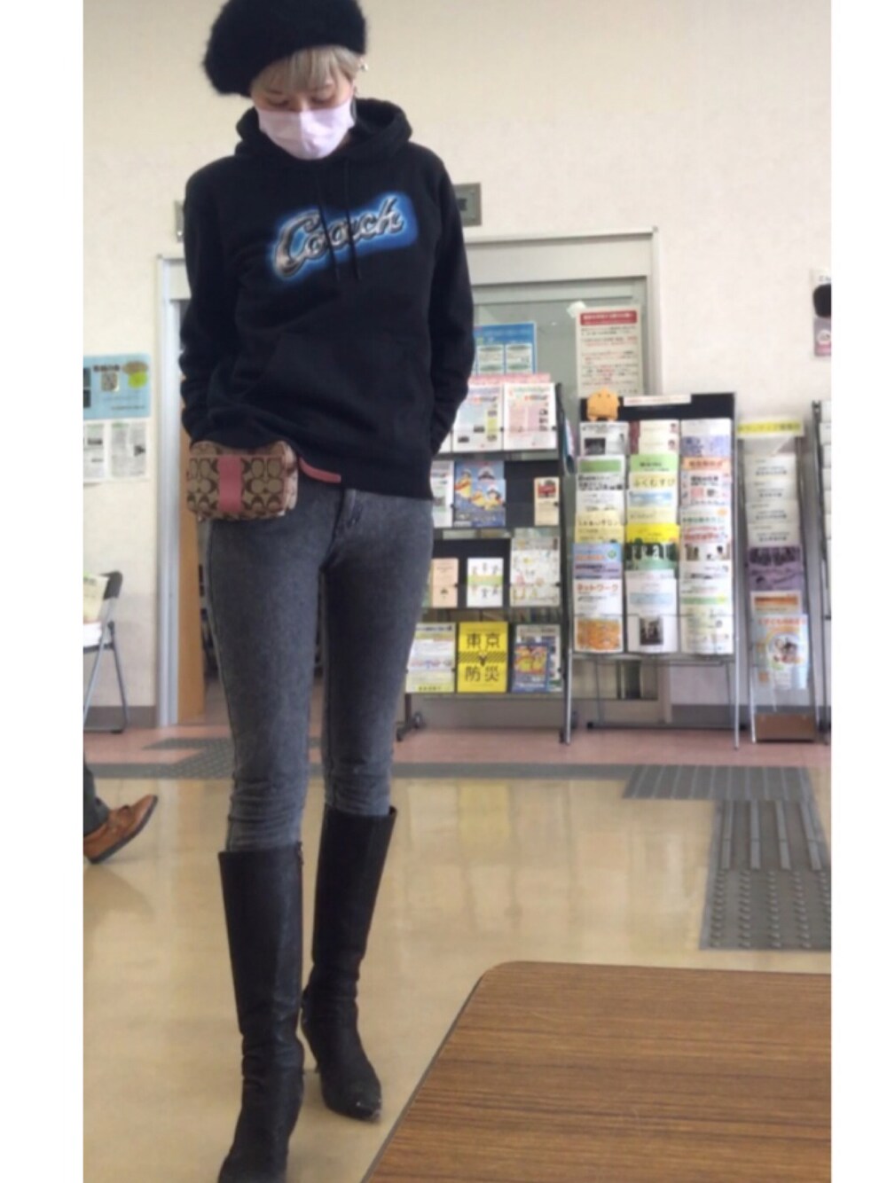 「ダブルcoachコーデ、オトナカジュアル」｜「PRADAのアイテム（ブーツ、ブラウン系）」を使った、naoさん（レディース・170cm）の春コーディネートの1枚目の写真