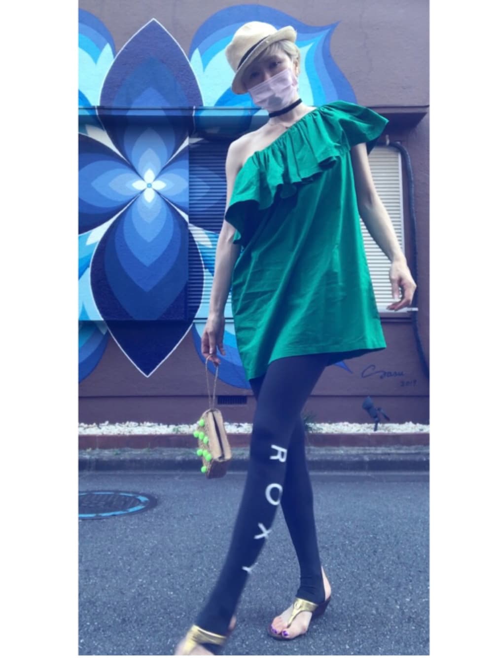 「オトナカジュアル、ワンショルダーワンピース、チョーカー」｜「ROXYのアイテム（レギンス/スパッツ、ブラック系）」を使った、naoさん（レディース・170cm）の夏コーディネートの1枚目の写真