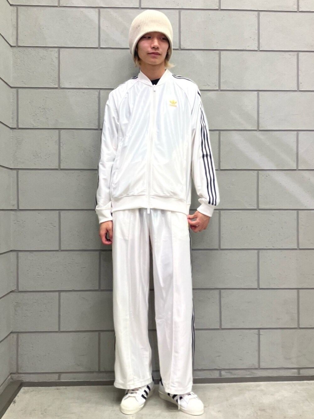 adidasのアイテムを使った「セットアップコーデ」のメンズ人気