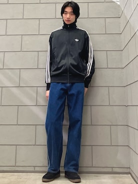 「adidas（アディダス）のファイヤーバード アディカラー デニム パンツ / アディダスオリジナルス adidas Originals（デニムパンツ、ブルー系）」を使った、MYさん（メンズ・180cm）の冬コーディネート