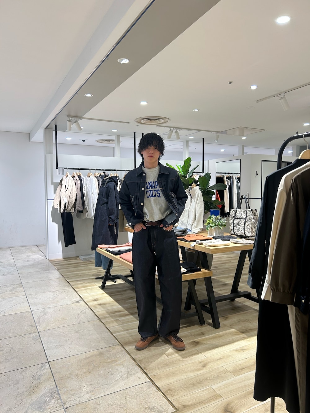 URBAN RESEARCHのアイテムを使った「デニムセットアップ」のメンズ人気