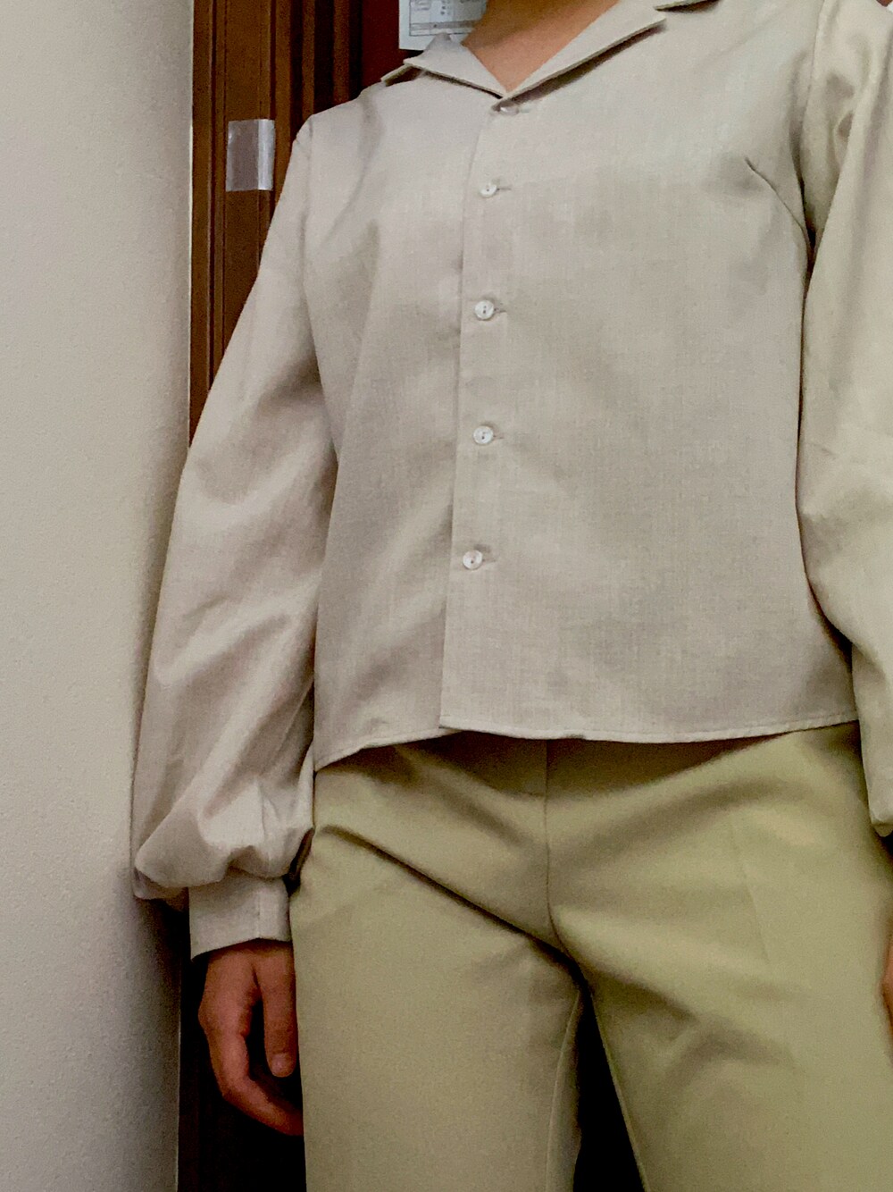 「秋服準備はじめました、秋コーデ、シンプルコーデ、プチプラ、お洒落さんとつながりたい、ブラウス、ショートヘア、秋トレンド2021、きれいめカジュアル」｜「INGNIのセンタープレスセミフレア／パンツ（スラックス、グリーン系）」を使った、くうやさん（レディース・160cm）の夏コーディネートの1枚目の写真