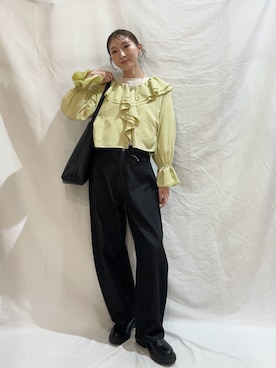 「ITEMS URBANRESEARCH（アイテムズ アーバンリサーチ）のデニムコクーンパンツ（デニムパンツ、ブラック系）」を使った、aoiさん（レディース・162cm）の春コーディネート