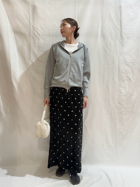 「ITEMS URBANRESEARCH（アイテムズ アーバンリサーチ）のベロアドットスカート（スカート、ブラック系）」を使った、aoiさん（レディース・162cm）の秋コーディネート