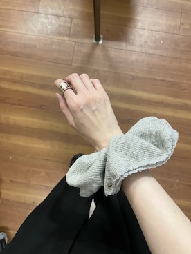 「SMELLY（スメリー）のニットボリュームシュシュ（シュシュ、グレー系）」を使った、aoiさん（レディース・162cm）の夏コーディネート