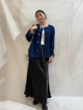 「ITEMS URBANRESEARCH（アイテムズ アーバンリサーチ）のストレッチサテンスカート（スカート、ブラック系）」を使った、aoiさん（レディース・162cm）の夏コーディネート