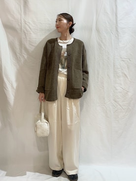 「ITEMS URBANRESEARCH（アイテムズ アーバンリサーチ）のヴィンテージサテンパンツ（その他パンツ、ホワイト系）」を使った、aoiさん（レディース・162cm）の秋コーディネート
