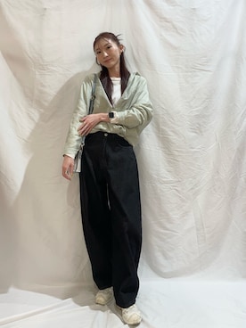 「ITEMS URBANRESEARCH（アイテムズ アーバンリサーチ）のデニムコクーンパンツ（デニムパンツ、ブラック系）」を使った、aoiさん（レディース・162cm）の春コーディネート