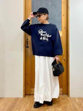 「SHOO・LA・RUE（シューラルー）の【洗濯機可/S-LL】裾スカラップが差がつく コード刺繍ロゴニット（ニット/セーター、ブルー系）」を使った、yumiさん（レディース・154cm）の冬コーディネート