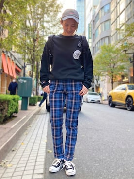 「アイテム（スニーカー、ブラック系）」を使った、nacoさん（レディース・162cm）の秋コーディネート