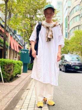 「アイテム（スニーカー、イエロー系）」を使った、nacoさん（レディース・162cm）の秋コーディネート