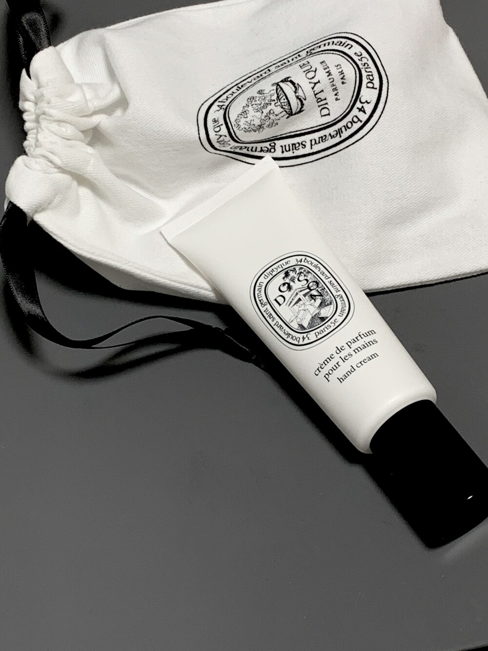 「DIPTYQUEのアイテム（ハンドケア/ハンドクリーム、ホワイト系）」を使った、Nhvxxcさん（レディース・173cm）の秋コーディネートの1枚目の写真