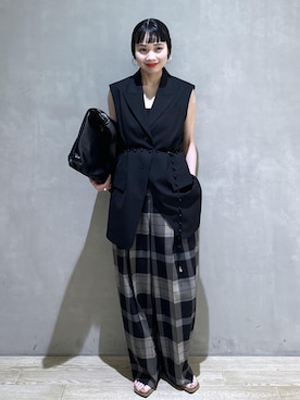 「ADAM ET ROPE'（アダムエロペ）のジャケットジレ（ベスト、ブラック系）」を使った、AKARIさん（レディース・157cm）の夏コーディネート