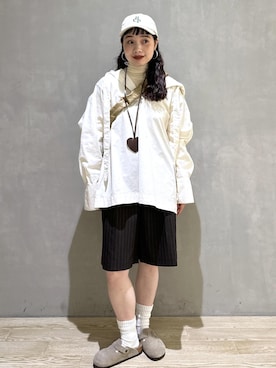 「アイテム（サンダル）」を使った、AKARIさん（レディース・157cm）の秋コーディネート