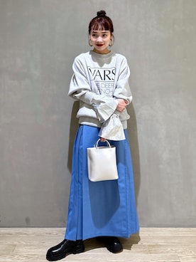「FEMME」｜「アイテム（スウェット）」を使った、AKARIさん（レディース・157cm）の秋コーディネート