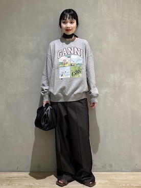 「GANNI（ガニー）の【GANNI for ADAM ET ROPE'】別注Isoli Crewneck BD Oversized（スウェット、グレー系）」を使った、AKARIさん（レディース・157cm）の夏コーディネート