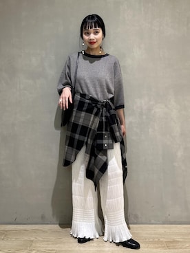 「ADAM ET ROPE'（アダムエロペ）のラウンドミニバッグ（ショルダーバッグ、ブラック系）」を使った、AKARIさん（レディース・157cm）の夏コーディネート