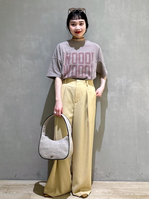 アダムエロペ　レミレリーフ　ブラウン WOOO! WOOO! プリント Tシャツ ADAM ET ROPE'（アダムエロペ）の「【REMI RELIEF（レミ