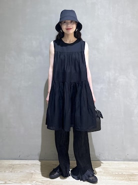 「ADAM ET ROPE'（アダムエロペ）の【PUMA（プーマ）】MOSTRO FLEX MESH（スニーカー、ブラック系）」を使った、AKARIさん（レディース・157cm）の夏コーディネート