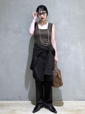「ADAM ET ROPE'（アダムエロペ）の【PFT】Drawstring Bag（ショルダーバッグ、ブラウン系）」を使った、AKARIさん（レディース・157cm）の夏コーディネート