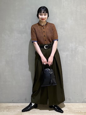 「ADAM ET ROPE'（アダムエロペ）のベルト付フロントスリットスカート（スカート、グリーン系）」を使った、AKARIさん（レディース・157cm）の夏コーディネート