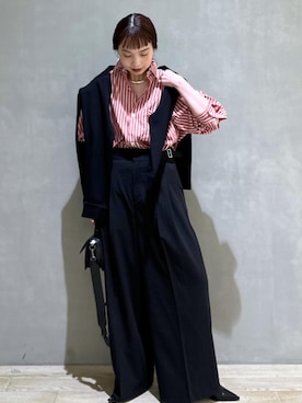 「FEMME」｜「アイテム（スウェット）」を使った、AKARIさん（レディース・157cm）の秋コーディネート