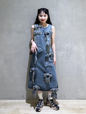 「ADAM ET ROPE'（アダムエロペ）の【GANNI(ガニー)】Tint Rigid Denim Bow Dress（ワンピース、ブルー系）」を使った、AKARIさん（レディース・157cm）の夏コーディネート