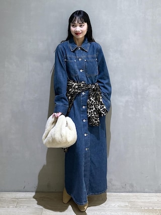 「ADAM ET ROPE'(アダムエロペ)の【一部WEB限定カラー】キトゥンヒールブーティ(ブーツ)」を使った、AKARIさん(レディース・157cm)の秋コーディネート