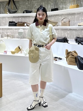 LACOSTEのポロシャツ（ベージュ系）を使った人気ファッション