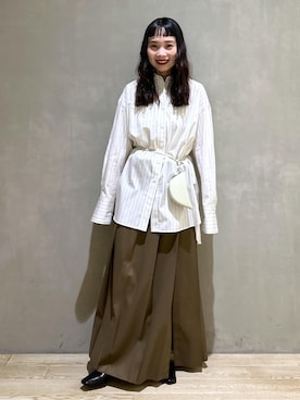「アイテム（キーホルダー）」を使った、AKARIさん（レディース・157cm）の秋コーディネート