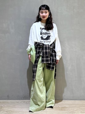 「アイテム（スウェット）」を使った、AKARIさん（レディース・157cm）の秋コーディネート