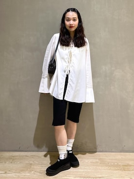 「アイテム（ショルダーバッグ）」を使った、AKARIさん（レディース・157cm）の秋コーディネート