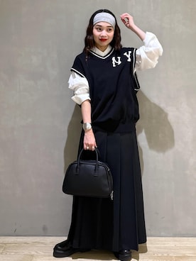 「ニットベスト」｜「アイテム（スカート、グレー系）」を使った、AKARIさん（レディース・157cm）の秋コーディネート