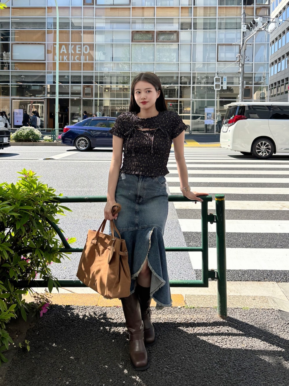 「Chicoの【新サイズ追加】裾フリンジタイトフレアデニムスカート（スカート、ブルー系）」を使った、hichanさん（レディース・156cm）の夏コーディネートの1枚目の写真
