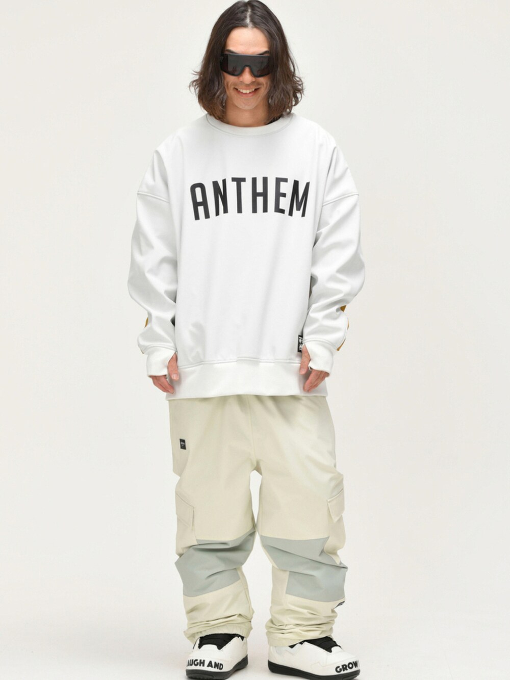 「スノーボード、冬コーデ、ウェア、アンセム、ANTHEM、雪山」｜「SMITHのアイテム（サングラス、ブラック系）」を使った、necoさん（メンズ・175cm）の夏コーディネートの1枚目の写真