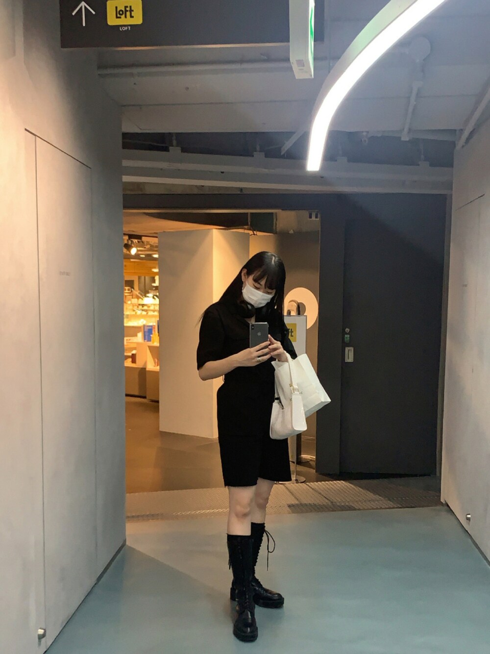 「ブーツ、モノトーン、プチプラ、ootd、高身長女子、おしゃれさんと繋がりたい」｜「ZARAのアイテム（シューズ、ブラック系）」を使った、hnnoooさん（レディース・165cm）の秋コーディネートの1枚目の写真