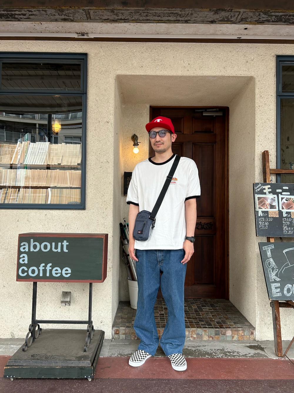 「アメカジ、ストリート、アツいコーデ全部見せ」｜「EASTPAKの【EASTPAK】THE ONE　ベーシックミニショルダー　14612400（ショルダーバッグ、ブルー系）」を使った、たくみみみさん（メンズ・180cm）の夏コーディネートの1枚目の写真