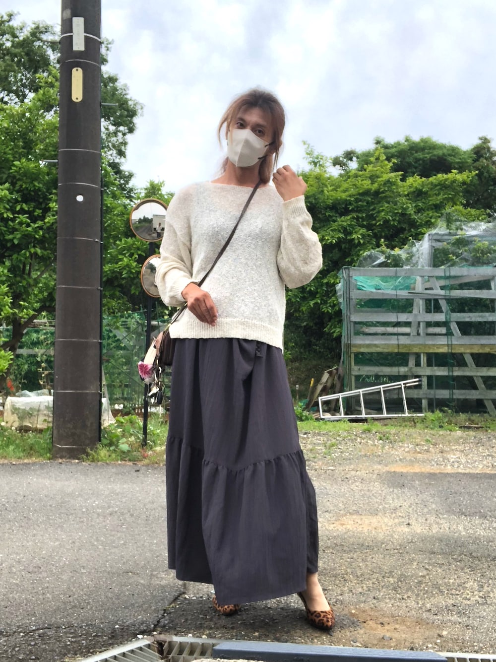 「モノトーン、春夏コーデ、オトナカジュアル、おしゃれさんと繋がりたい、今日のコーデ、メンズスカート、ジェンダーレス」｜「しまむらのアイテム（ワンピース/ドレス、グレー系）」を使った、ゆきさん（メンズ・172cm）の春コーディネートの1枚目の写真